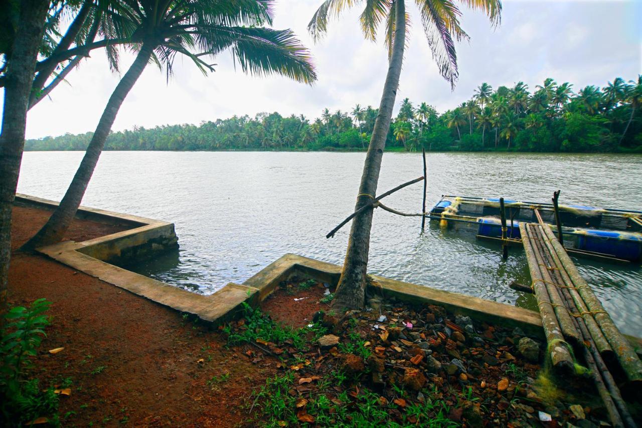 Munroe Lagoons Kollam Dış mekan fotoğraf